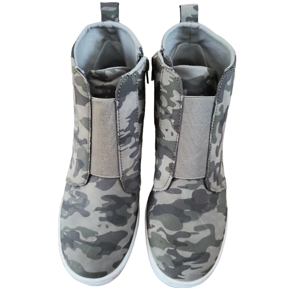 GC Shoes Raja Camouflage Wedge Side Zip Booties Size 9.5